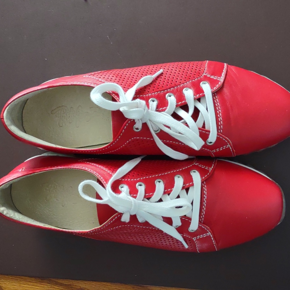 New PORTOFINO red runners. Size 39 or 8.5. Portugal. Cool grips. Soft leather